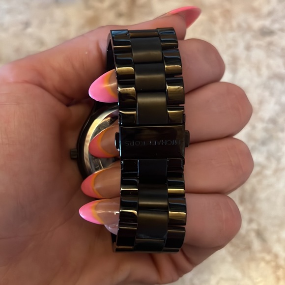 Michael Kors Watch - Picture 2 of 2